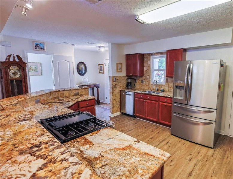 Photo 4 of 29 residential for sale in Chesapeake virginia