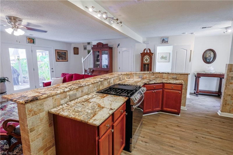 Photo 5 of 29 residential for sale in Chesapeake virginia