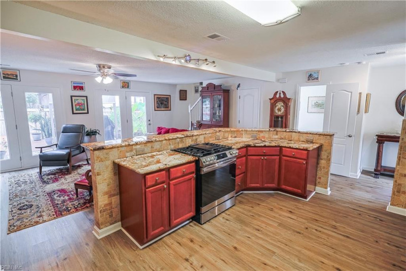 Photo 6 of 29 residential for sale in Chesapeake virginia
