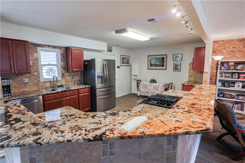Photo 7 of 29 residential for sale in Chesapeake virginia