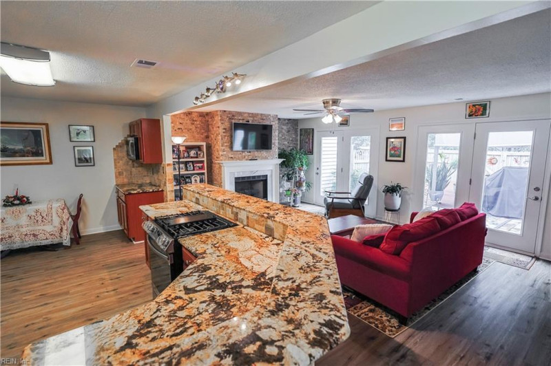 Photo 8 of 29 residential for sale in Chesapeake virginia