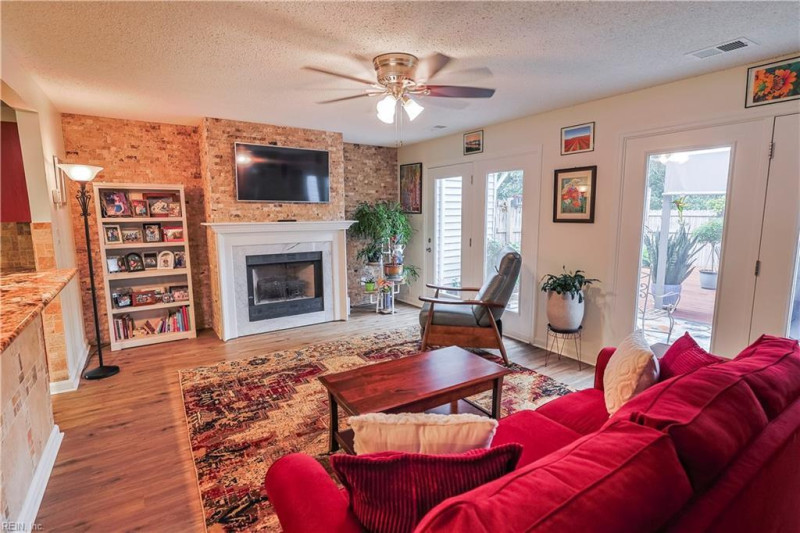 Photo 9 of 29 residential for sale in Chesapeake virginia