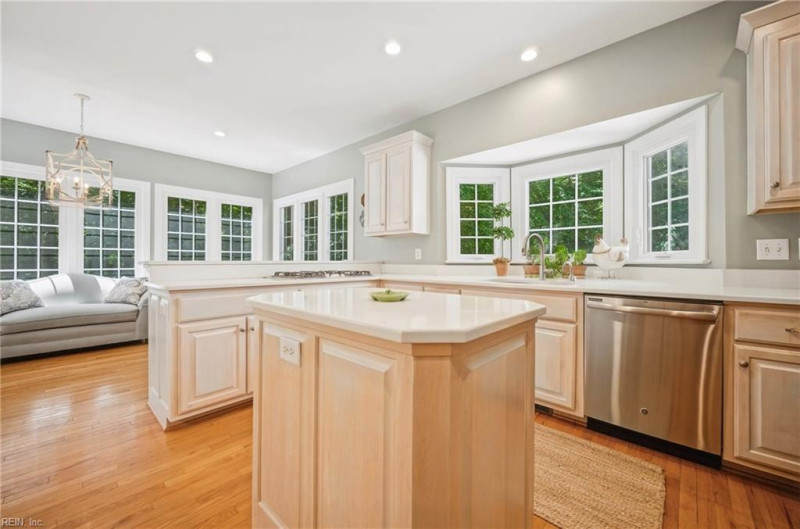 Photo 13 of 46 residential for sale in James City County virginia Photo 13 of 46 residential for sale in James City County virginia