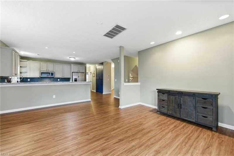 Photo 10 of 43 residential for sale in Chesapeake virginia
