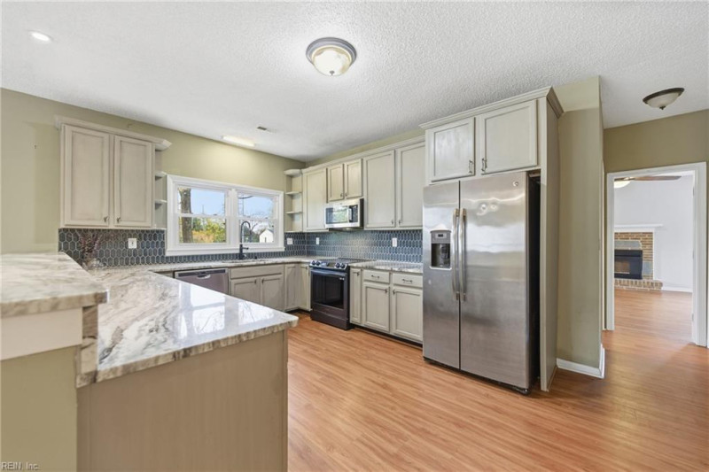 Photo 11 of 43 residential for sale in Chesapeake virginia