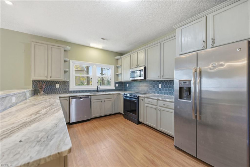 Photo 12 of 43 residential for sale in Chesapeake virginia