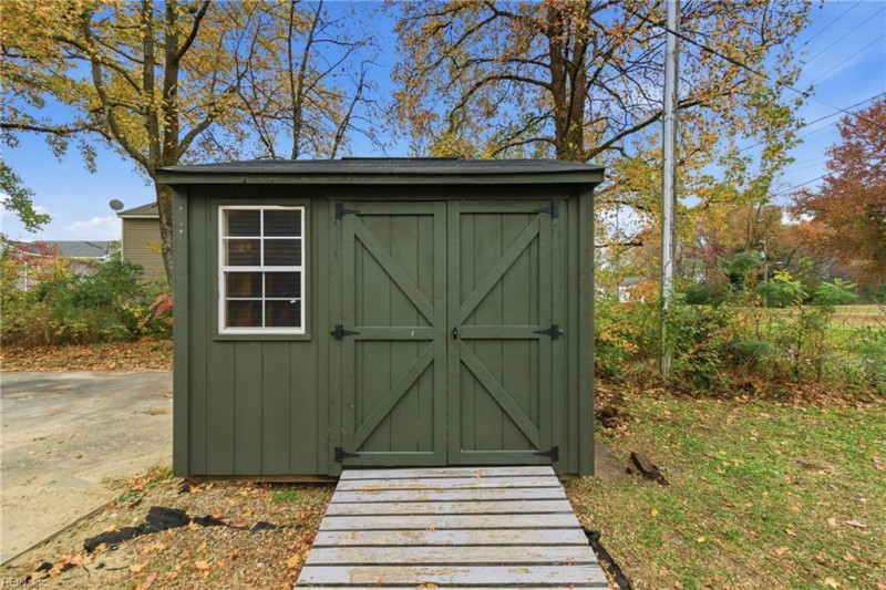 Photo 35 of 43 residential for sale in Chesapeake virginia