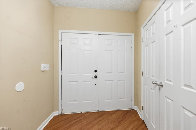 Photo 4 of 43 residential for sale in Chesapeake virginia
