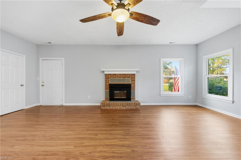 Photo 6 of 43 residential for sale in Chesapeake virginia