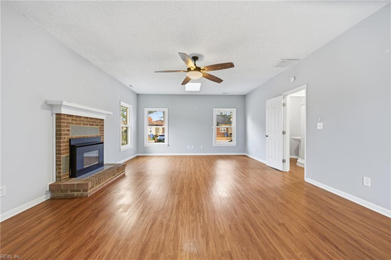 Photo 7 of 43 residential for sale in Chesapeake virginia
