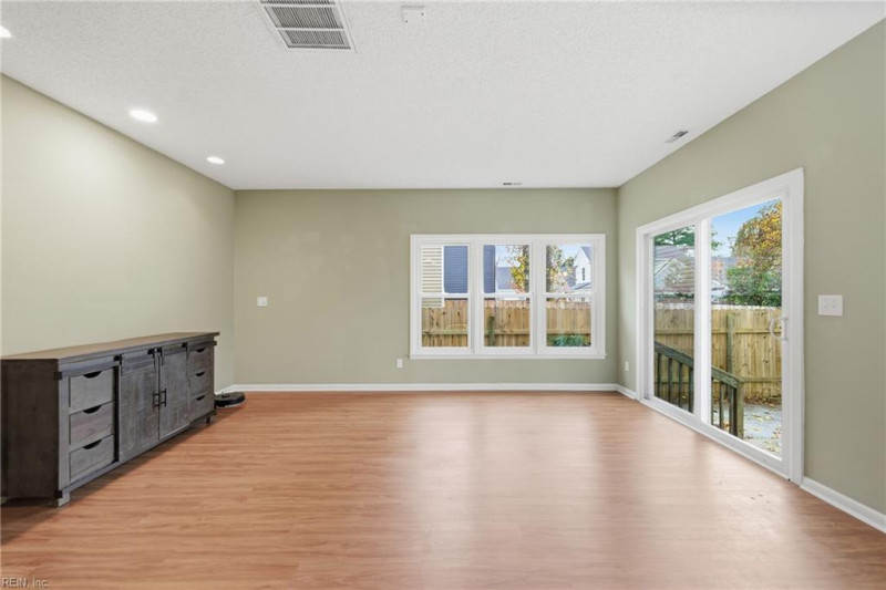 Photo 8 of 43 residential for sale in Chesapeake virginia