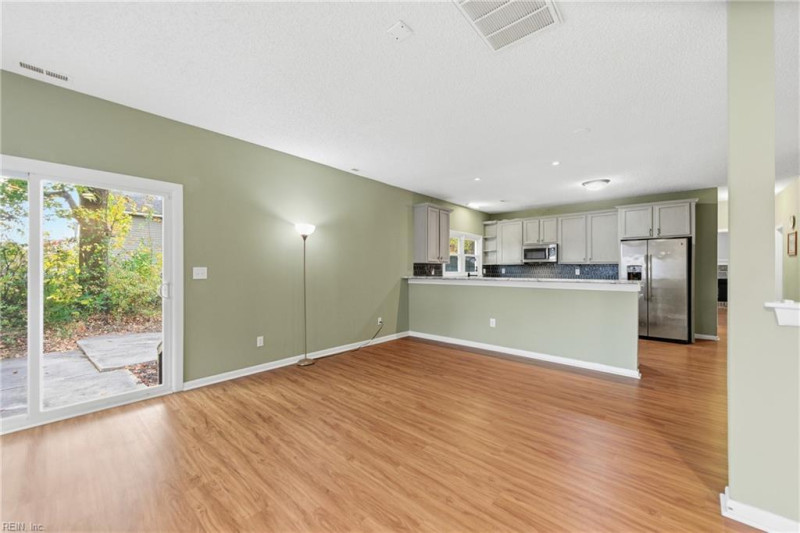 Photo 9 of 43 residential for sale in Chesapeake virginia