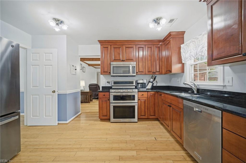 Photo 10 of 48 residential for sale in Virginia Beach virginia