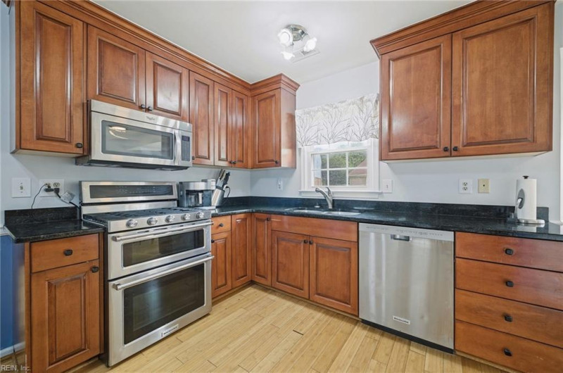Photo 11 of 48 residential for sale in Virginia Beach virginia