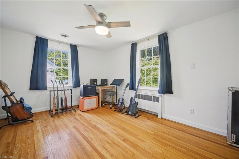 Photo 23 of 44 residential for sale in Norfolk virginia