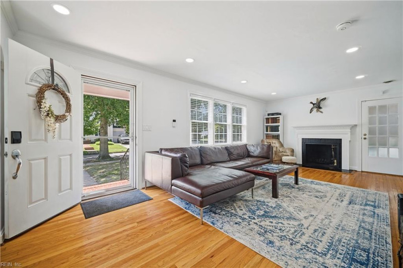 Photo 5 of 44 residential for sale in Norfolk virginia