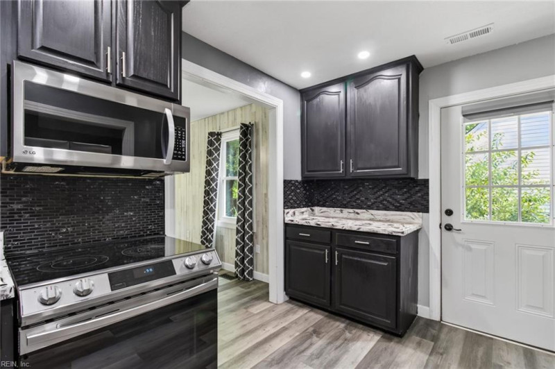 Photo 10 of 33 residential for sale in Gloucester County virginia