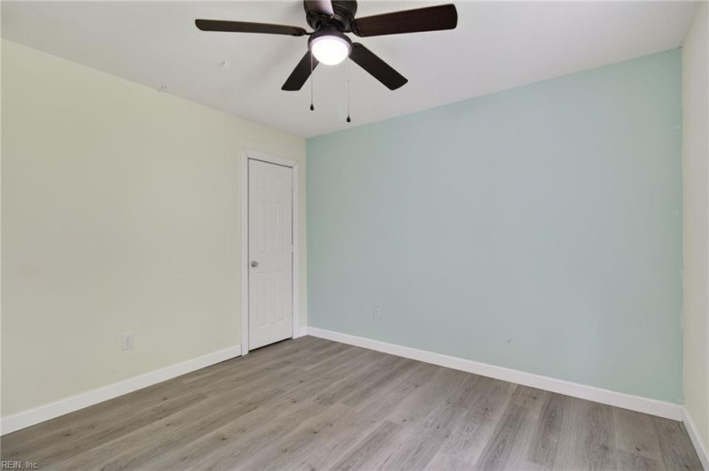 Photo 15 of 33 residential for sale in Gloucester County virginia