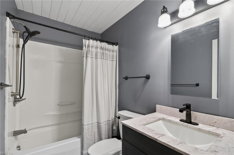 Photo 16 of 33 residential for sale in Gloucester County virginia