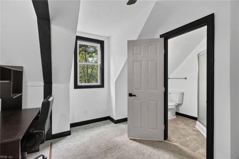 Photo 23 of 33 residential for sale in Gloucester County virginia