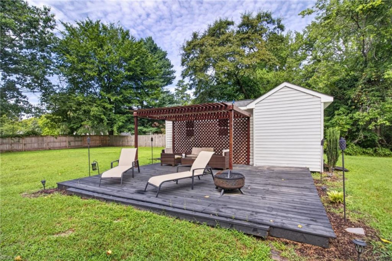 Photo 27 of 33 residential for sale in Gloucester County virginia