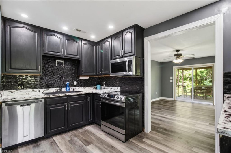 Photo 8 of 33 residential for sale in Gloucester County virginia