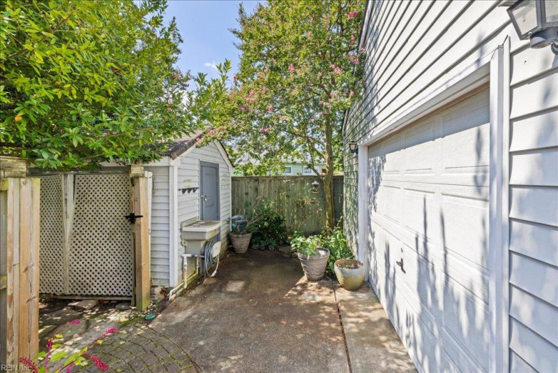 Photo 10 of 33 residential for sale in Virginia Beach virginia