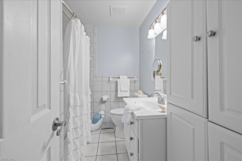 Photo 18 of 33 residential for sale in Virginia Beach virginia