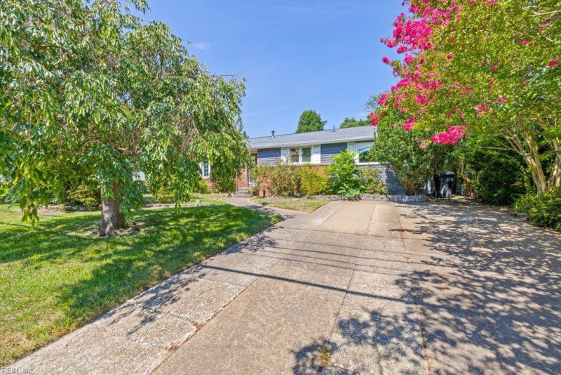 Photo 2 of 33 residential for sale in Virginia Beach virginia