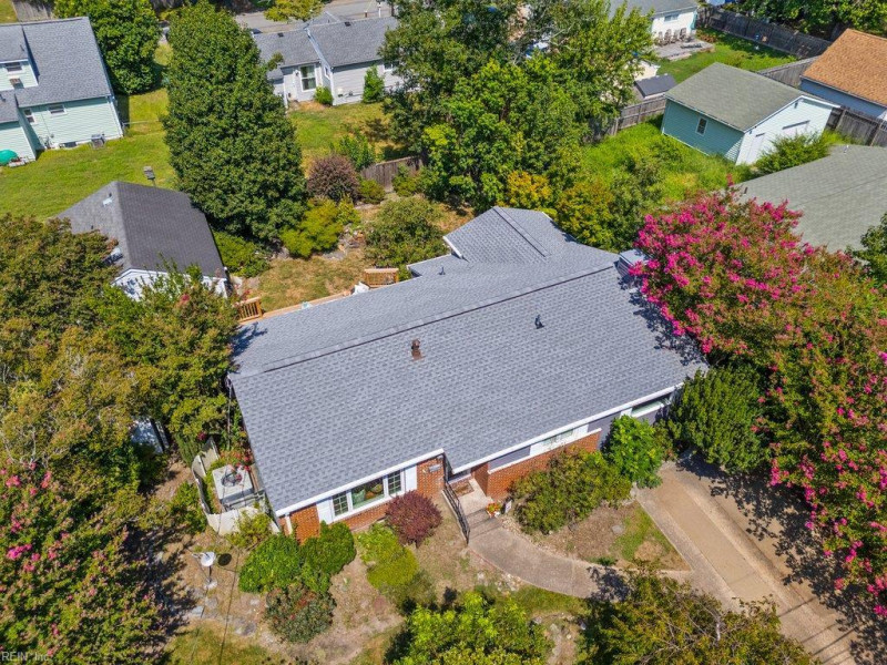 Photo 3 of 33 residential for sale in Virginia Beach virginia