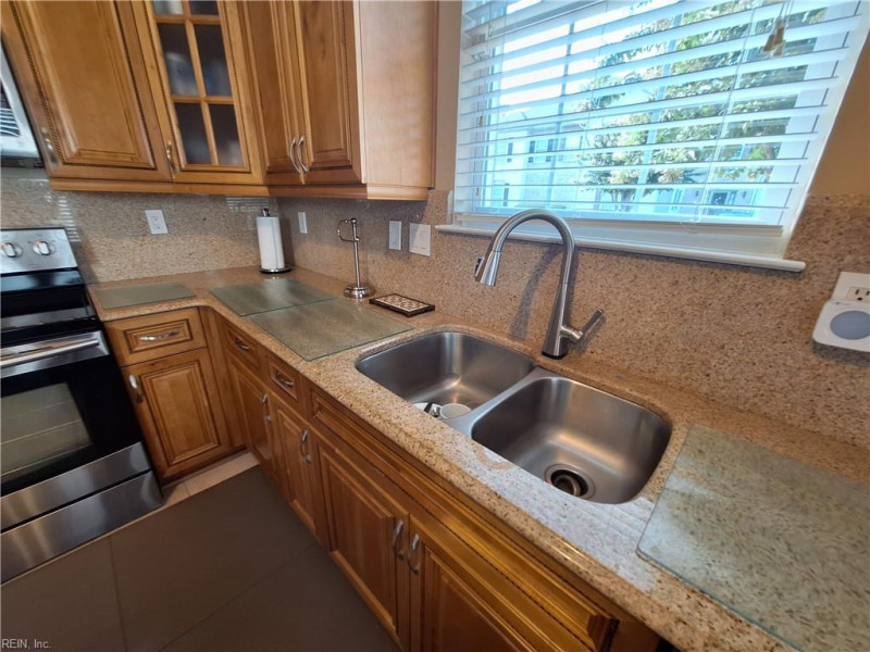 Photo 11 of 32 residential for sale in Virginia Beach virginia