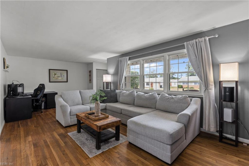 Photo 4 of 28 residential for sale in Virginia Beach virginia