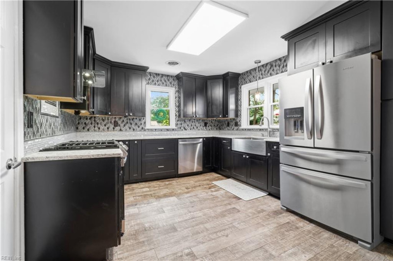 Photo 11 of 50 residential for sale in Norfolk virginia