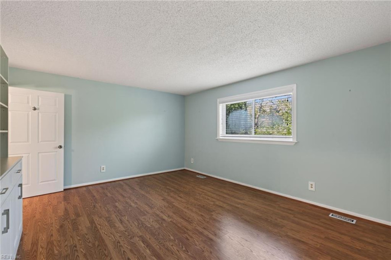 Photo 13 of 23 residential for sale in Virginia Beach virginia