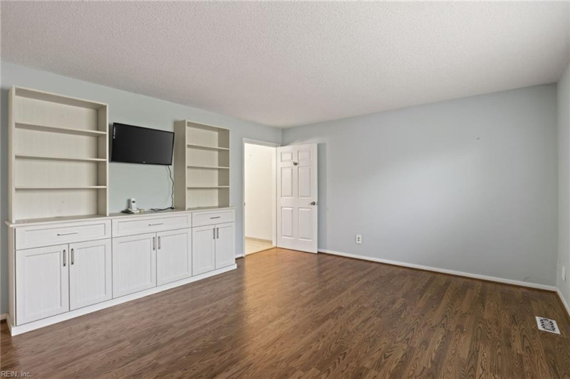 Photo 14 of 23 residential for sale in Virginia Beach virginia
