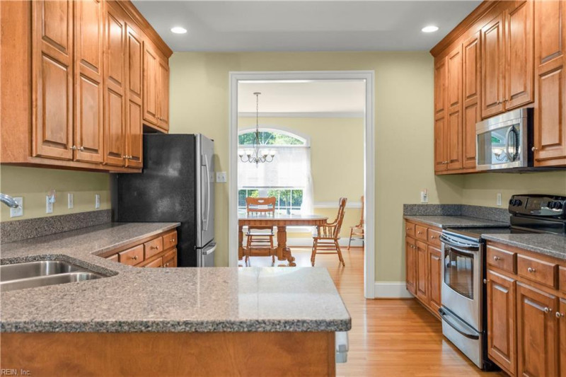 Photo 11 of 50 residential for sale in Gloucester County virginia