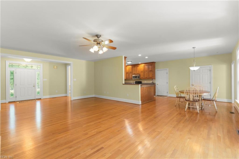 Photo 7 of 50 residential for sale in Gloucester County virginia