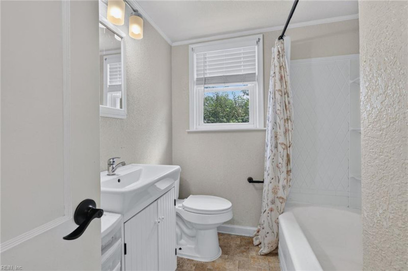 Photo 14 of 23 residential for sale in Norfolk virginia