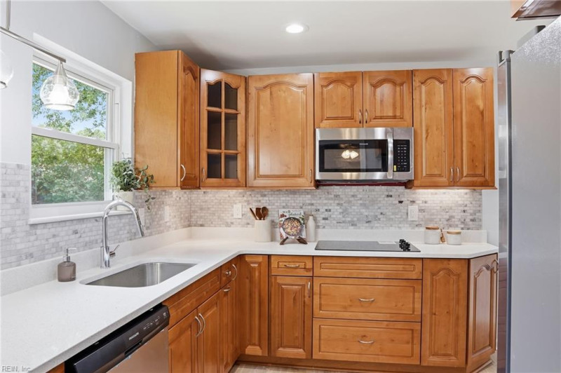 Photo 13 of 29 residential for sale in Chesapeake virginia