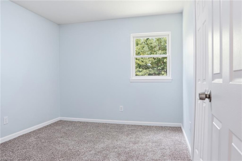 Photo 18 of 29 residential for sale in Chesapeake virginia