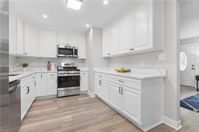 Photo 11 of 41 residential for sale in Chesapeake virginia
