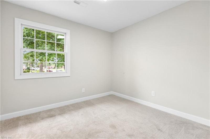 Photo 16 of 41 residential for sale in Chesapeake virginia