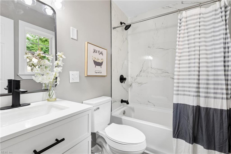 Photo 23 of 41 residential for sale in Chesapeake virginia