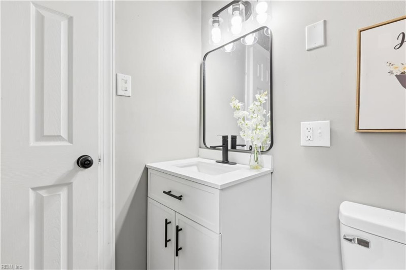 Photo 25 of 41 residential for sale in Chesapeake virginia