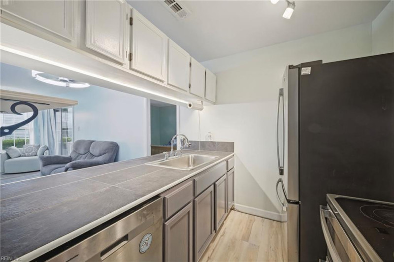 Photo 10 of 41 residential for sale in Virginia Beach virginia