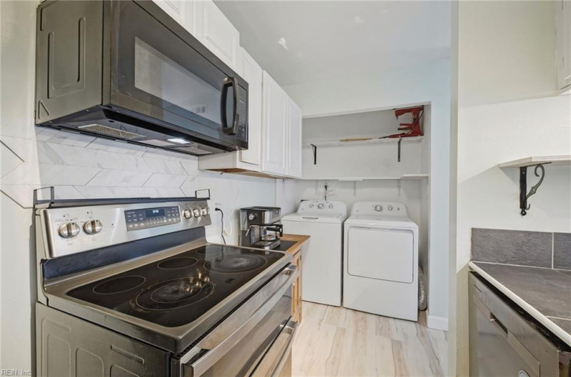 Photo 11 of 41 residential for sale in Virginia Beach virginia