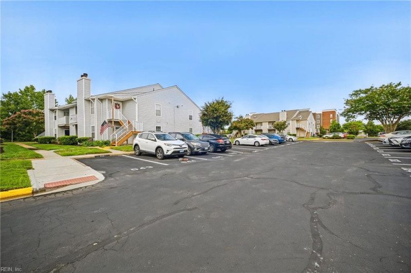 Photo 25 of 41 residential for sale in Virginia Beach virginia