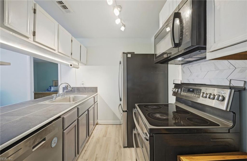Photo 9 of 41 residential for sale in Virginia Beach virginia