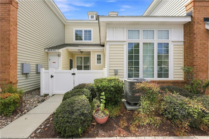 Photo 4 of 42 residential for sale in Norfolk virginia