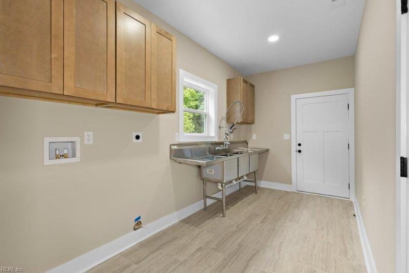 Photo 15 of 50 residential for sale in Chesapeake virginia